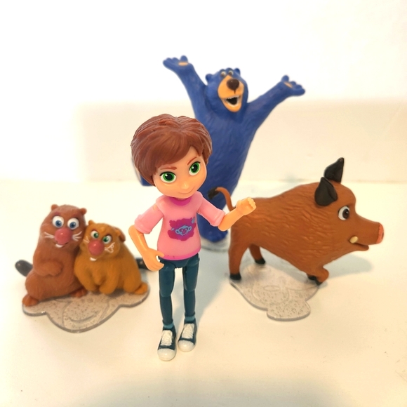 Wonder Park Collectible Toys Greta, June, gus & cooper Boomer 4 Vinyl Figurines - Picture 1 of 13